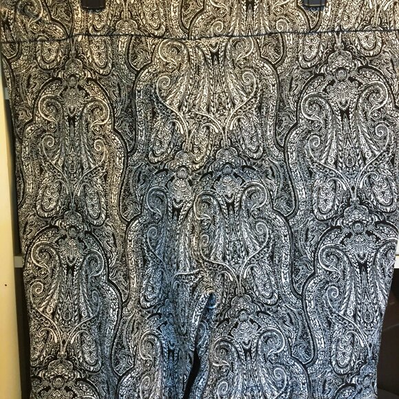 Bundle - 2 pairs Women's Plus Pants Sz 1x and 2X Stretch Floral and Paisley - Picture 7 of 8
